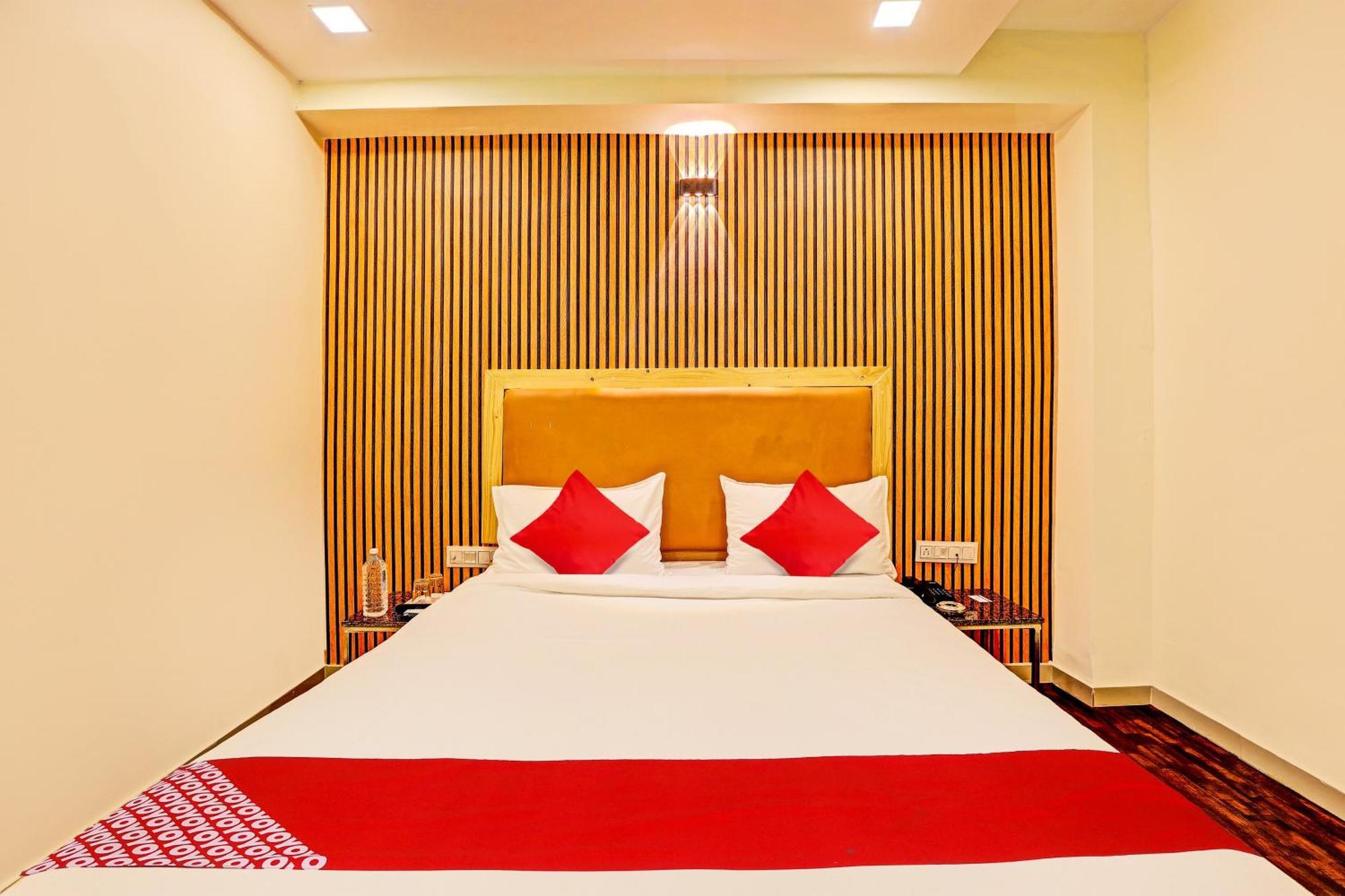 Hotel O Alexa Ахмедабад Экстерьер фото