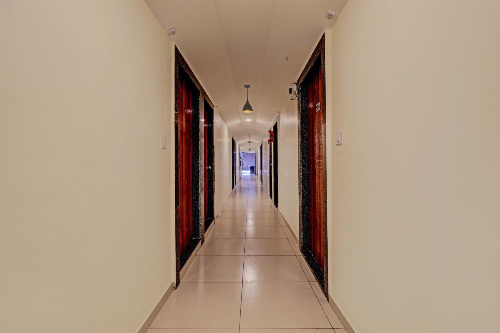 Hotel O Alexa Ахмедабад Экстерьер фото